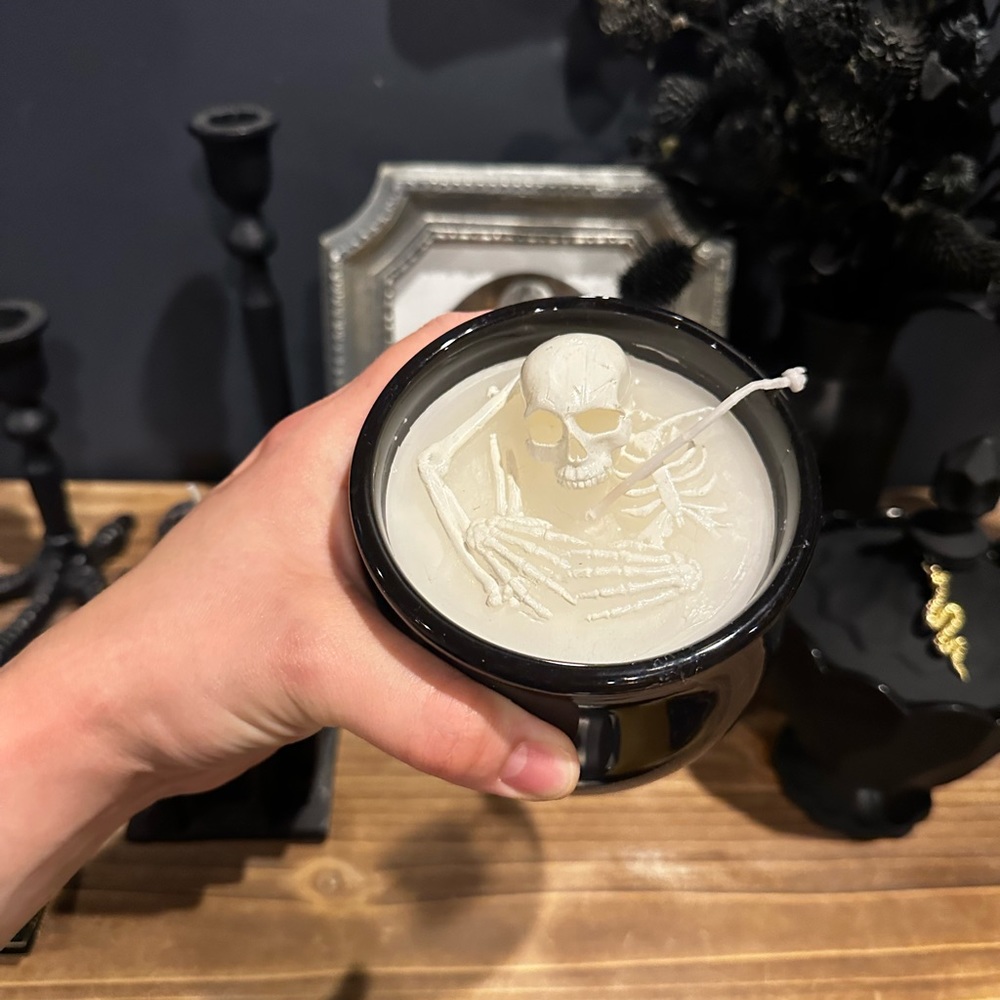 Cauldron Candle - Picture 2 of 3